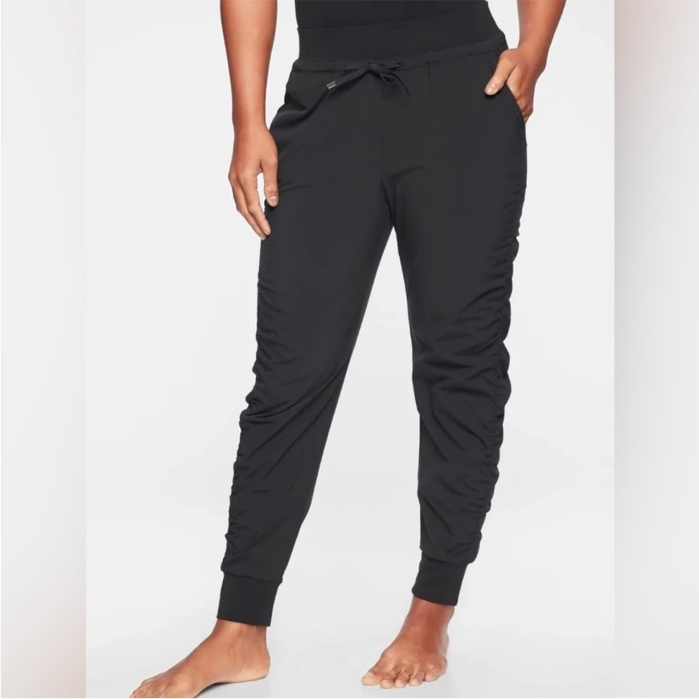 Athleta Women's Attitude Pant Ruched Joggers Size 12 Stretch Athleisure Black